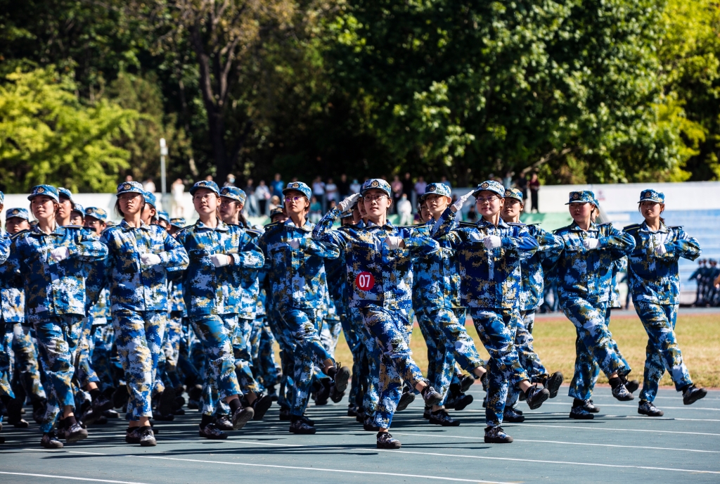 沙場點兵壯豪情  強國有我闊步行