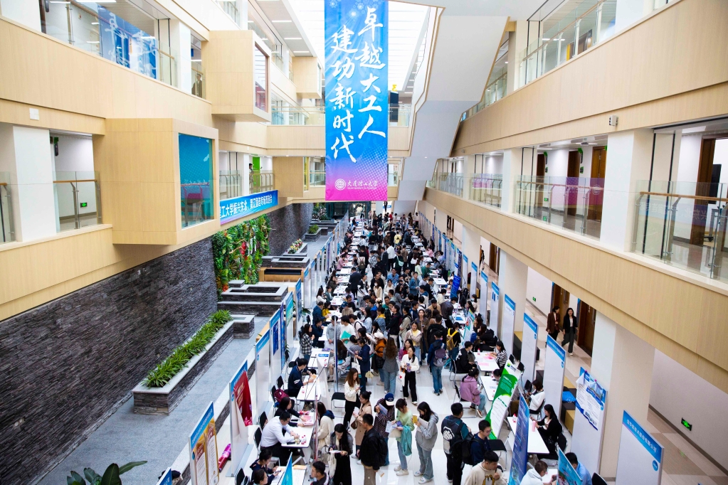 學(xué)校為畢業(yè)生舉辦2023年振興東北、留遼留連專場雙選會