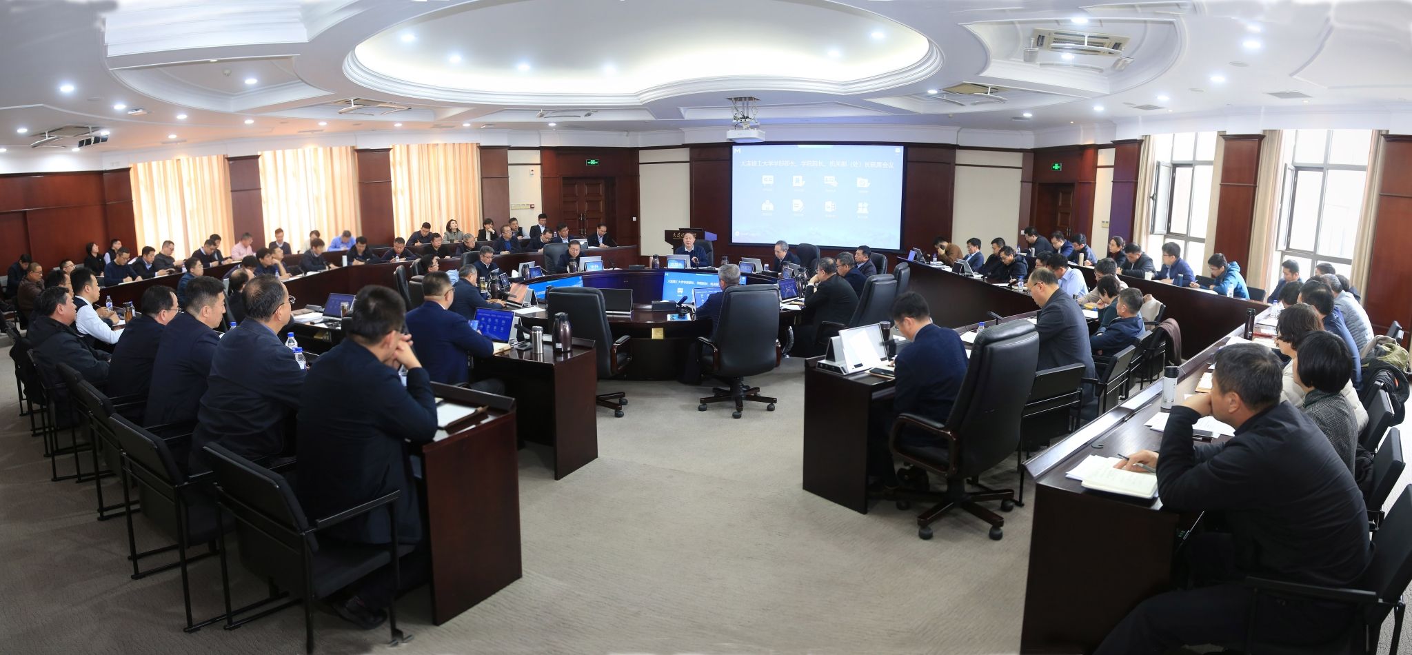 【鍛造新優勢】學校召開黨群工作會議和學部部長、學院院長、機關部（處）長聯席會議