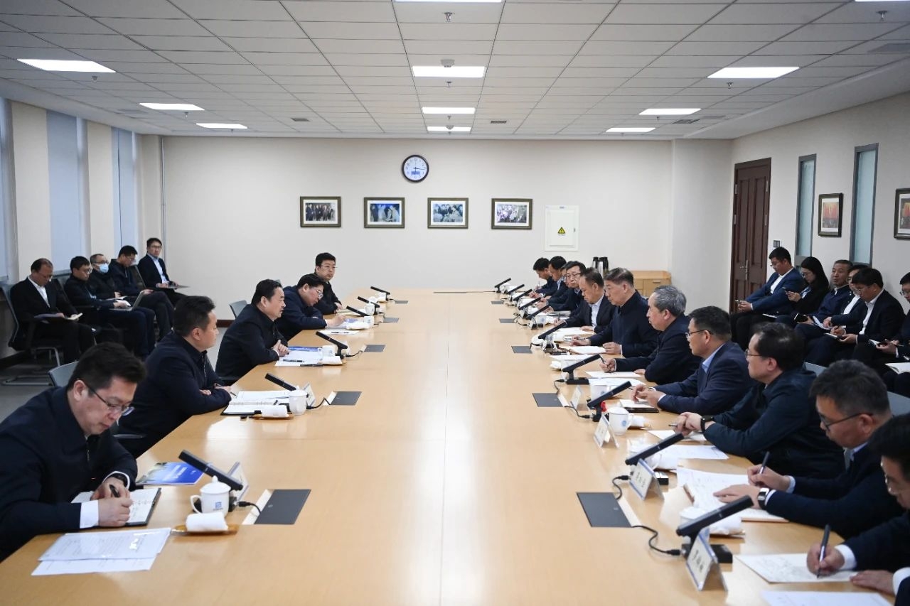 遼寧省委書記、省人大常委會主任郝鵬來校調研