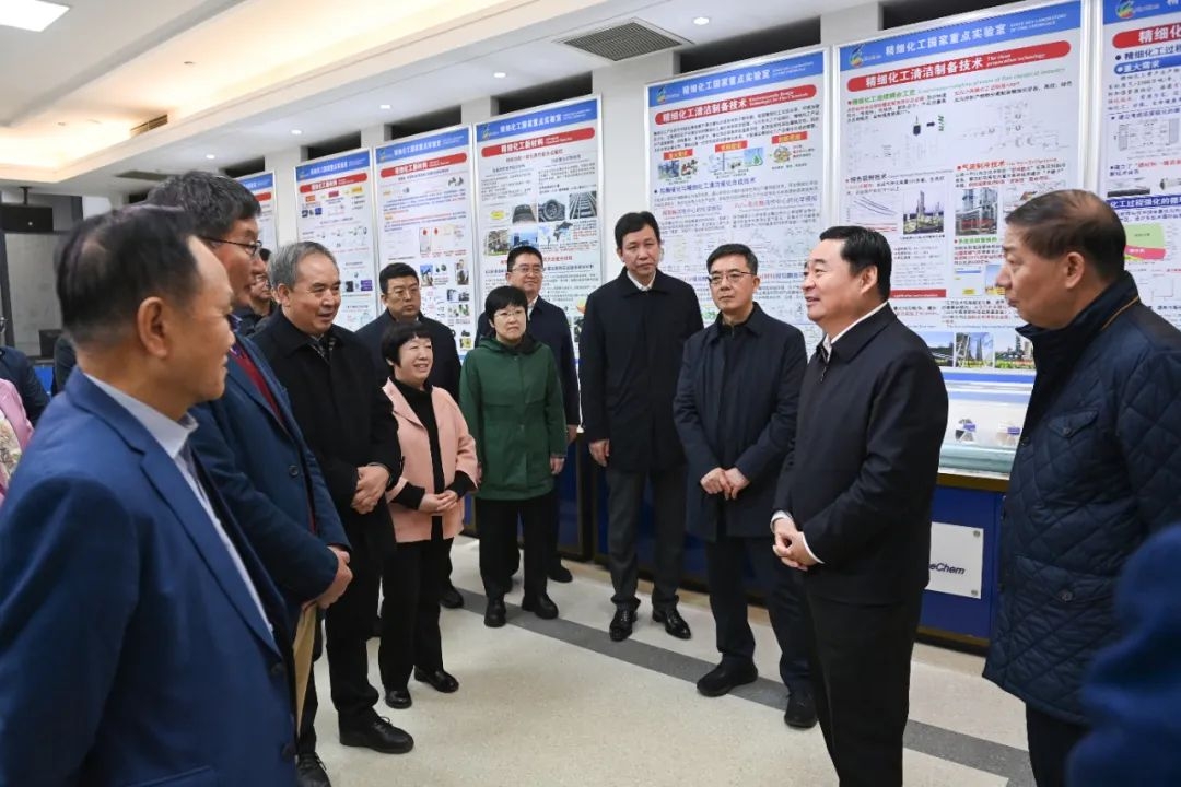 省委書記、省人大常委會主任郝鵬來校調(diào)研