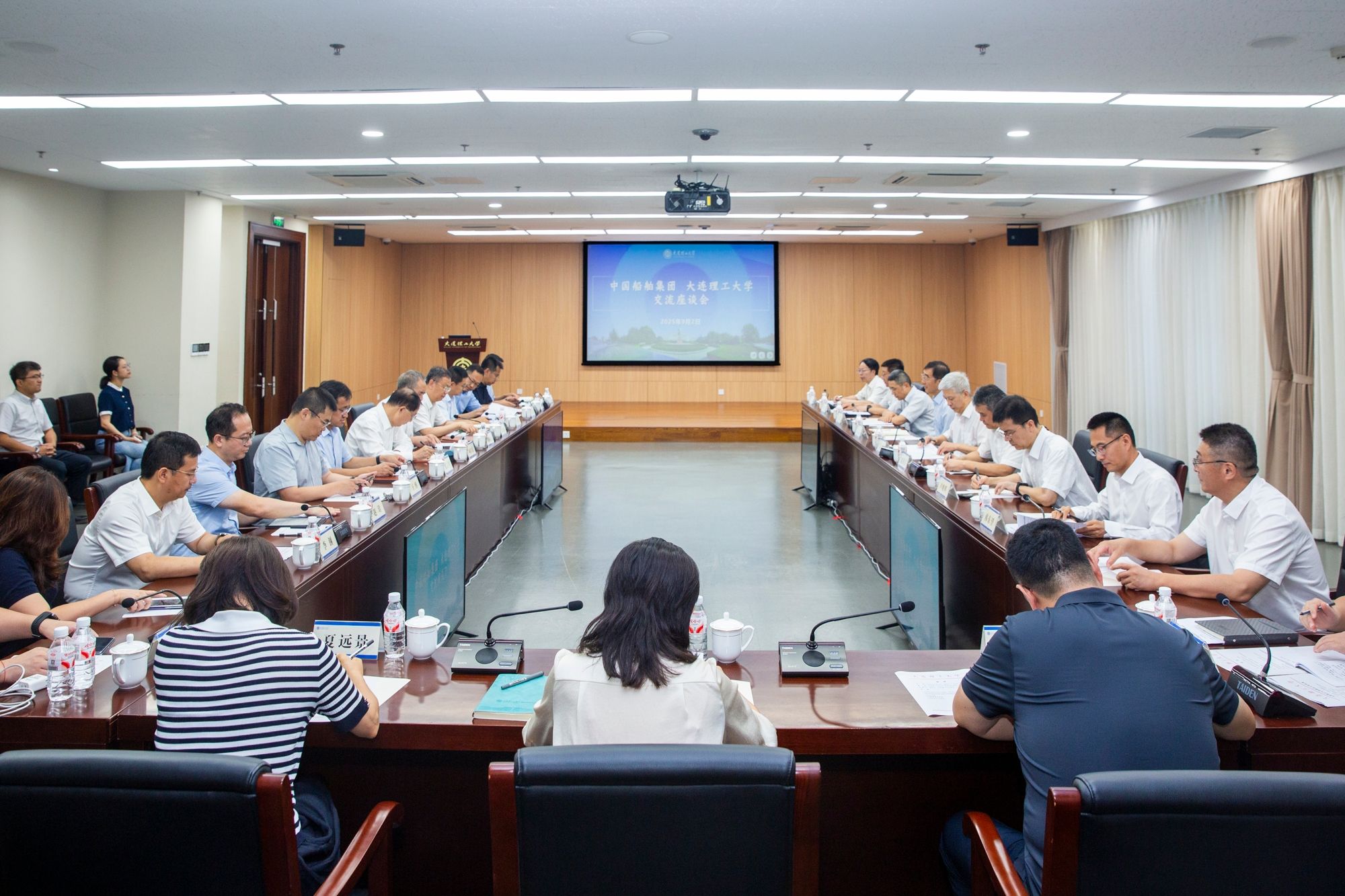 【鍛造新優(yōu)勢】中國船舶集團黨組書記、董事長徐鵬一行來校調(diào)研